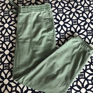 Gap NWOT M green drawstring chinos. Comfy &relaxed
